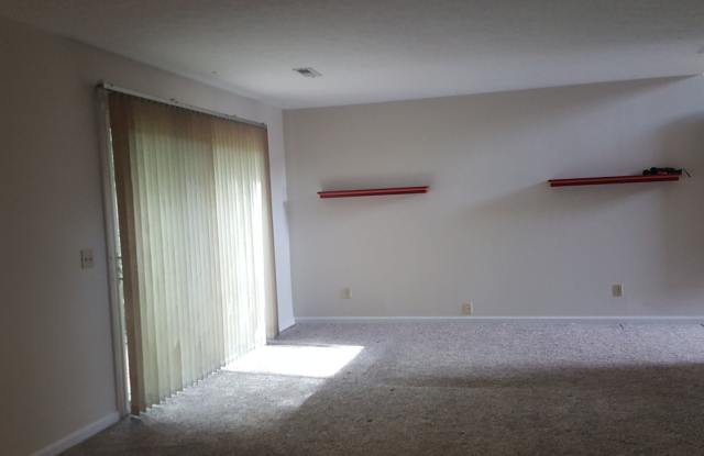 3 Bedroom 2.5 Bath 2 Car Garage Townhouse Gallery 4