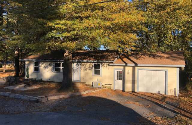 Charming Home in Bald Knob – Quiet Street, Spacious Yard, Move-In Ready! - 700 Richardson Street, Bald Knob, AR 72010