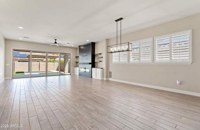 21248 W HILLCREST Boulevard Gallery 4