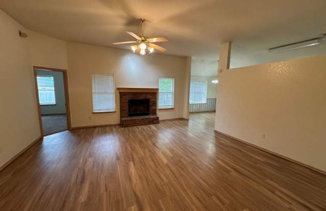 New flooring and paint!  Cute 3 bed, 2 baths with a 2 car garage home for rent, community pool! Near Sooner and I-240 so close to Tinker! Gallery 4