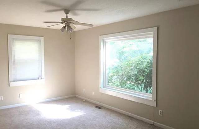 Charming, Spacious, renovated 2 Bedroom Units in a GREAT location! photos photos