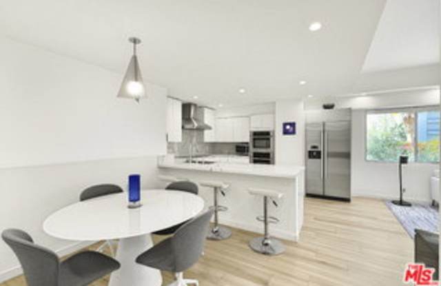 1155 North La Cienega Boulevard Gallery 2