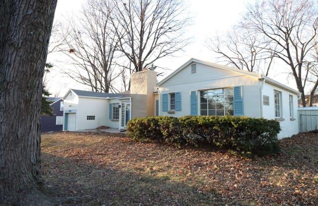 2426 NE Pence Ave - 2426 Northeast Pence Avenue, Kansas City, MO 64118