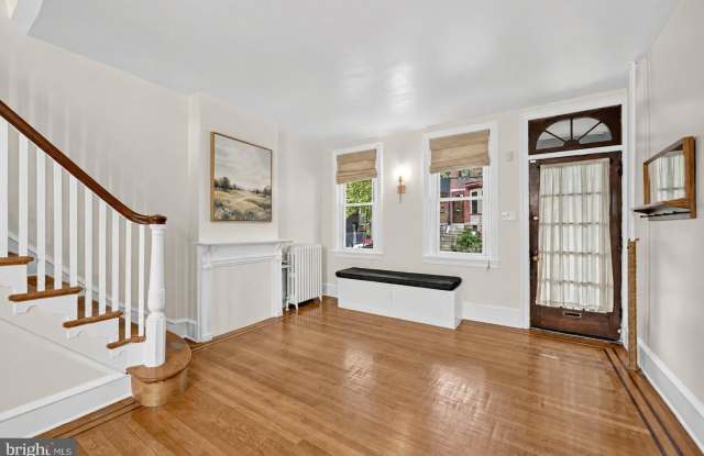 2915 CAMBRIDGE Street Gallery 4