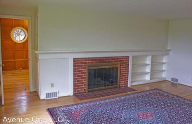 8060 Crest Drive NE Gallery 4