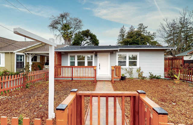 Beautiful 2 Bedroom 1.5 Bathroom Home! Short Distance of SRJC! Gallery 3