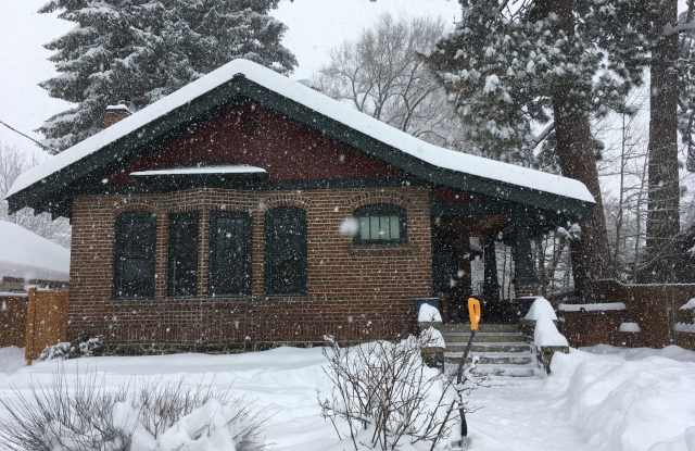 Remodeled Westside Bend Bungalow | Hot Tub, Large Backyard & Utilities Included Gallery 3