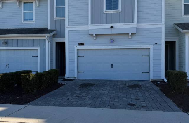 4 Beds 3.5 Baths townhouse for rent in storey lake photos photos