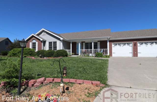 608 Chadwick Ct - 608 Chadwick Court, Junction City, KS 66441
