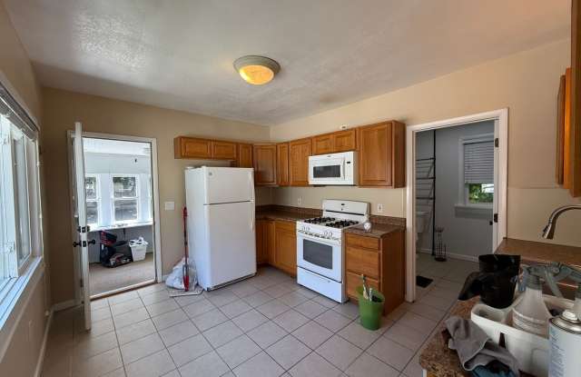 Charming 3 Bedroom, 1 Bath Home in the Swan Neighborhood – Prime Location! photos photos