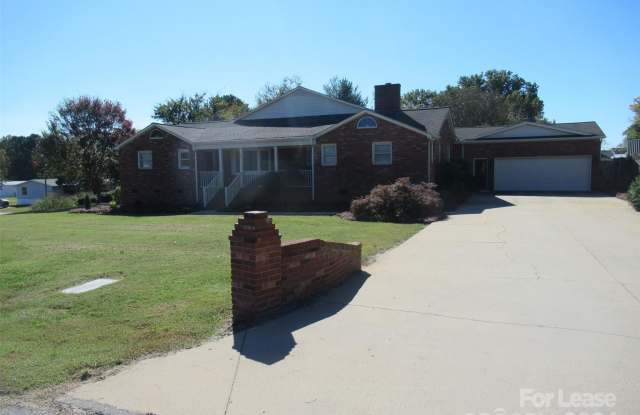 7800 Cherry Point Drive - 7800 Cherry Point Drive, Lincoln County, NC 28037