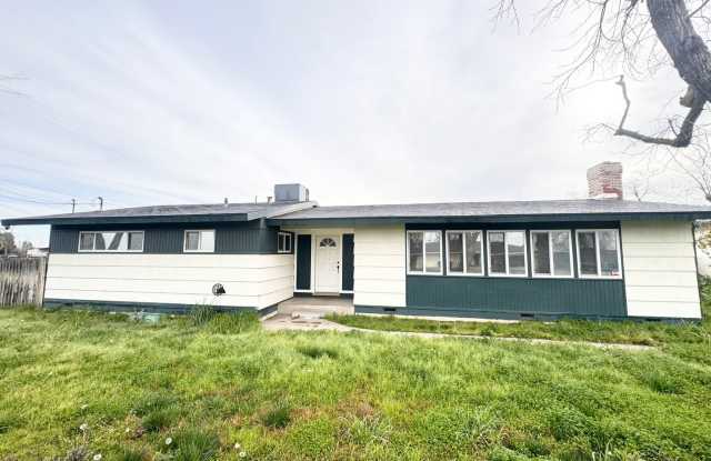 Available Now - Beautiful Ranch-Style Home with Pool photos photos