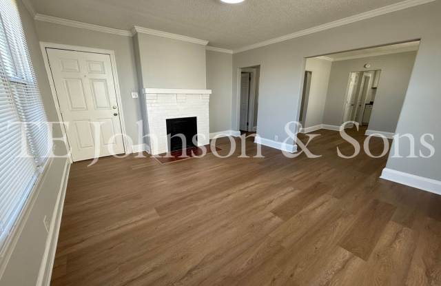 Charming 2 Bedroom Home Gallery 1