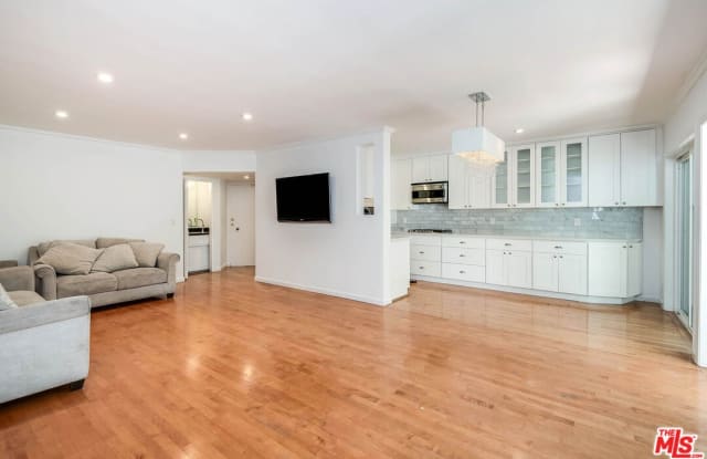 423 S Rexford Dr - 423 South Rexford Drive, Beverly Hills, CA 90212