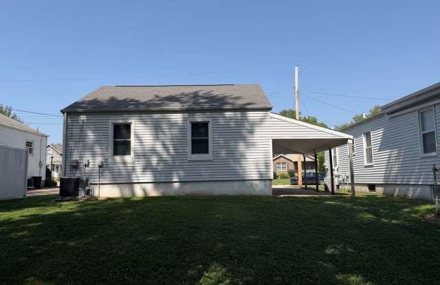 Comfortable 2-Bedroom Home with Covered Parking Gallery 4