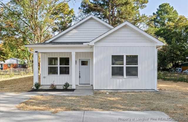 601 E Bay Street - 601 East Bay Street, Dunn, NC 28334