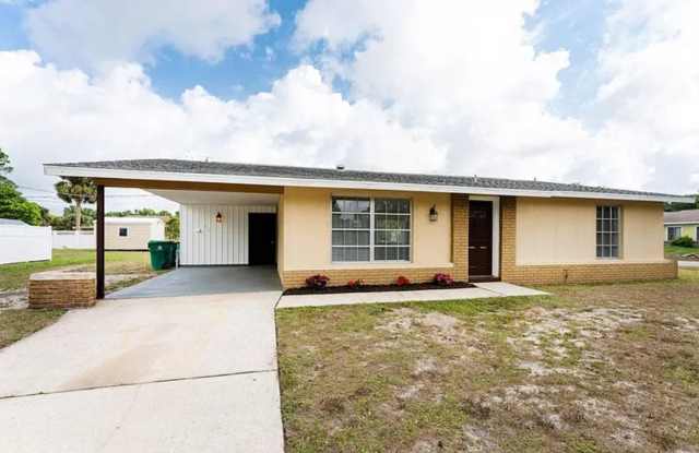 Charming 2 Bedroom, 2 Bath Home in Port Charlotte –-Half Off the 1st Month's Rent photos photos