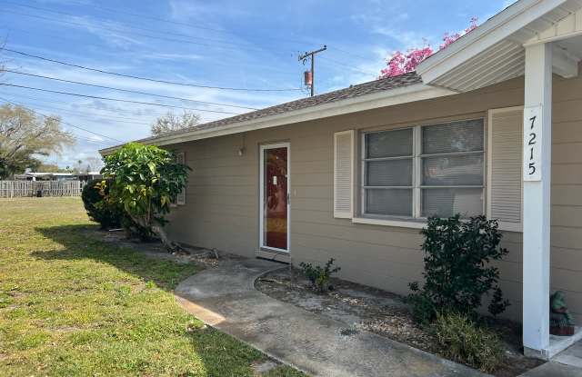 7215 Manatee Street Gallery 1