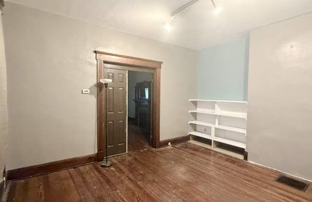 2242 Victor Street Gallery 3