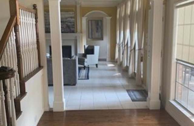 1520 Bayberry Court Gallery 3