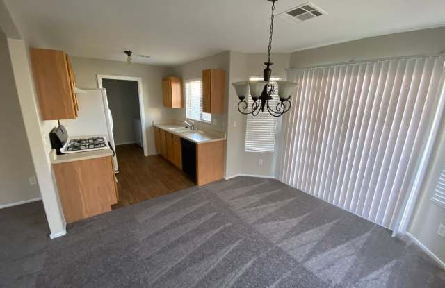 Open Floor Plan, 3-Bedroom/2Bath! Gallery 4