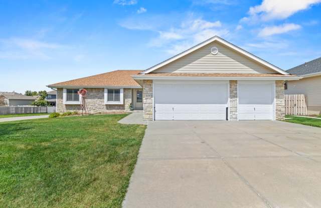 Bright 4-Bedroom with Open Layout  Large Finished Lower Level!! - 16334 Heather Street, Sarpy County, NE 68136