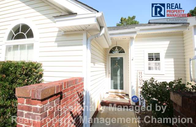 Charming 2 BD/2 BA Townhouse w/Split Bedroom Layout and Private Patio Gallery 3