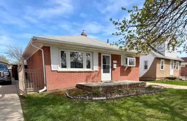 Charming 3-Bedroom Ranch in a Prime Location Near Ford Rd! Gallery 3