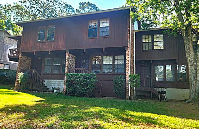 COOL 2/2.5 Timbers Home w/ Deck, Washer/Dryer, & No Carpet! Mins to FSU/TCC! POOL! $1250/month Avail August 1st! photos photos