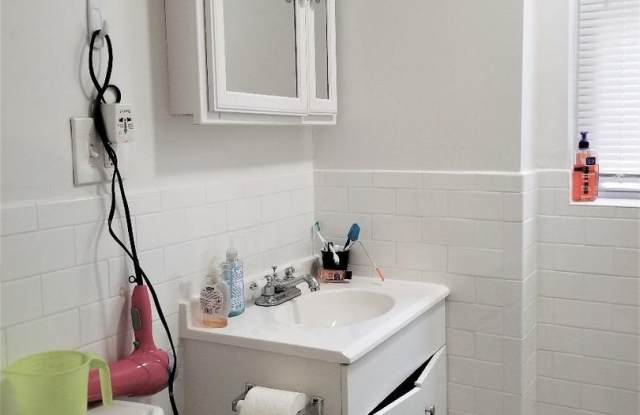 Great 4 Bedroom located close to BU Available 09/01/26 Gallery 4