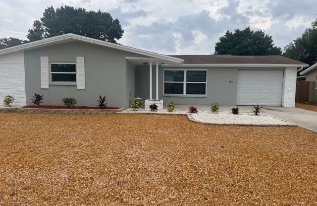 Renovated 2/2 available now ! photos photos