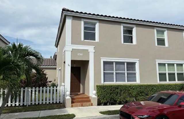 10535 NW 57th St photos photos