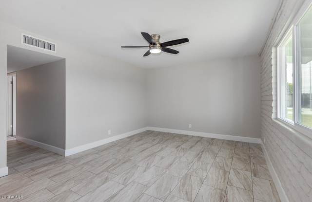 8027 N 55TH Drive Gallery 3