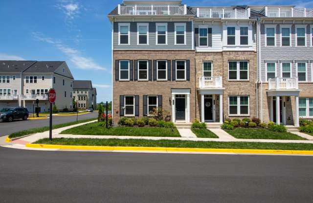 4-Level Potomac Shores Townhome | Rooftop Terrace + Resort-Style Amenities Gallery 1