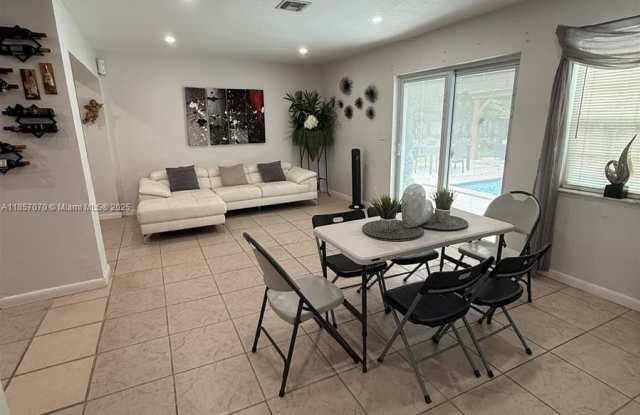 2231 N 66th Ave photos photos
