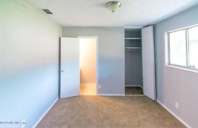 7129 EUDINE DR N Gallery 4