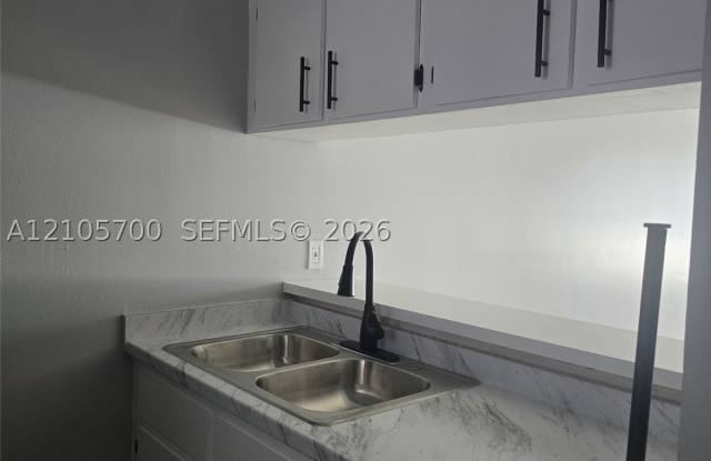 9946 Twin Lakes Dr Gallery 3