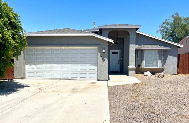 Luxurious Fully Furnished 3 Bedroom Home with Garage! photos photos