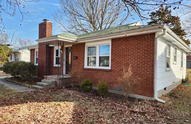 Spacious 3-Bedroom, 2-Bathroom Home AVAILABLE NOW!! - 1950 South Collinson Avenue, Springfield, MO 65804