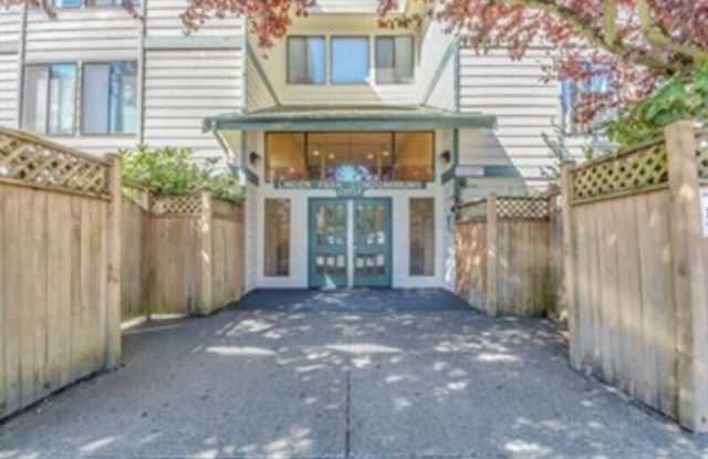 13717 Linden Ave N photos photos