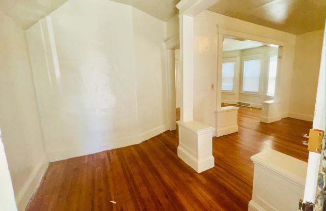 962 Howard Avenue Gallery 4