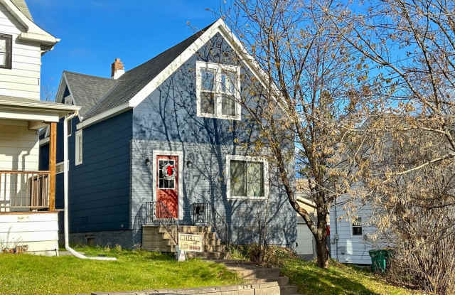 AVAILABLE JUNE 2025 - Updated 4 Bed 1 Bath - 516 North 16th Avenue East, Duluth, MN 55812
