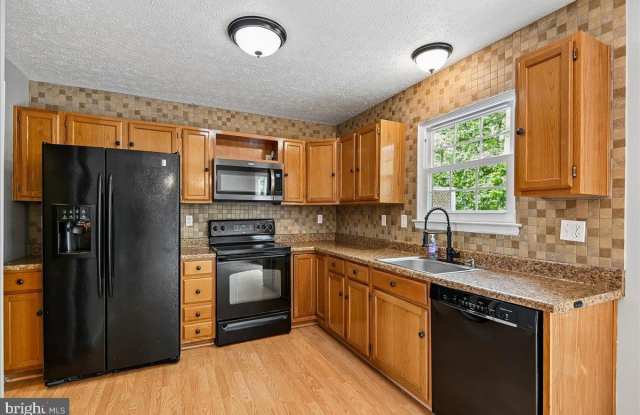 631 REALM Court W Gallery 4