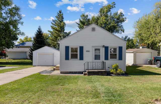 Well Cared for Single Family Home in Convenient Marion Location - 1050 5th Street, Marion, IA 52302