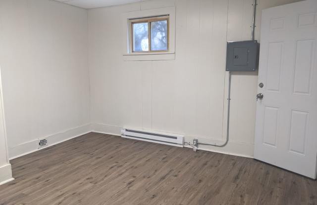 210 Pleasant Street, Ashland, OH 44805 - Studio Cottage Gallery 3
