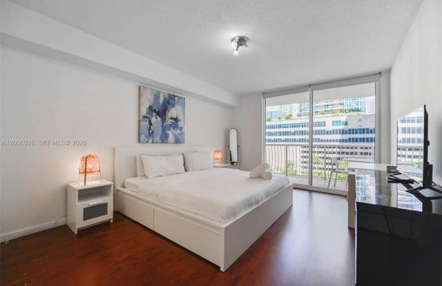 1200 Brickell Bay Drive Gallery 2