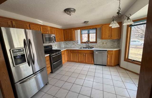 Gorgeous Single Family Home - 4BR 2BATH! - 13064 Isanti Street Northeast, Blaine, MN 55449