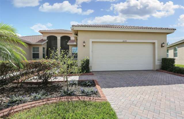 Valencia Lakes live like you are on vacation photos photos