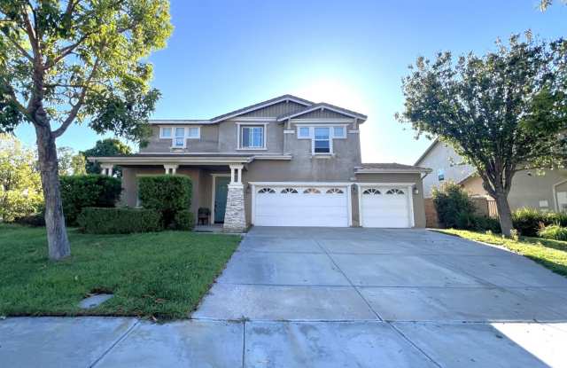 4 bed 3 bath located in Eastvale, CA! Gallery 1