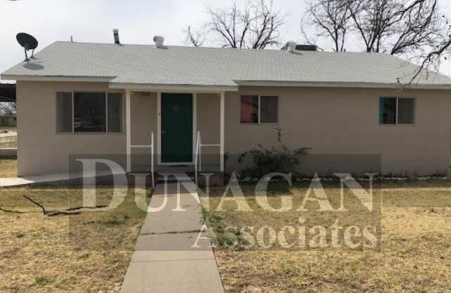 2001 Georgia St - 2001 Georgia Street, Carlsbad, NM 88220